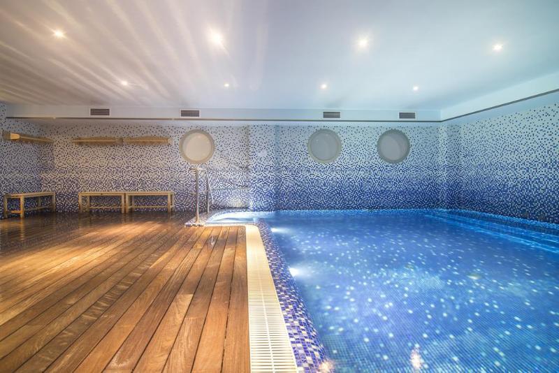 Hipocampos Otel Calp Dış mekan fotoğraf