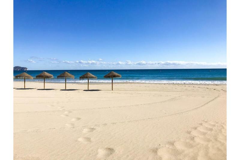 Hipocampos Otel Calp Dış mekan fotoğraf